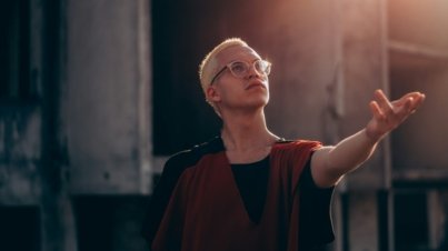 man wearing red and black shirt