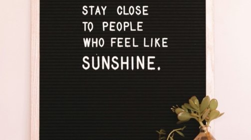 stay close to people who feels like sunshine quote
